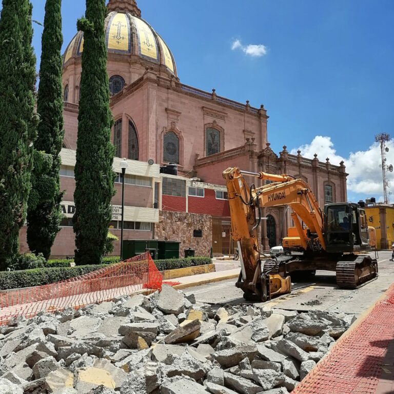 Comienzan trabajos de pavimentación en la calle Madero