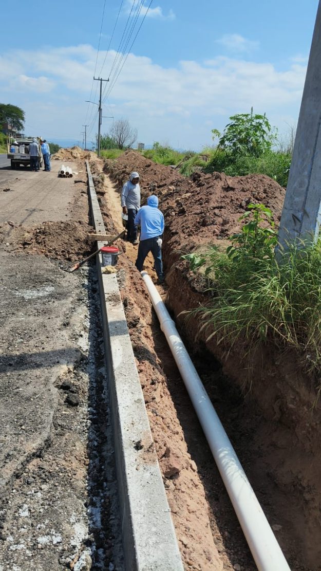 rehabilitación de red de agua potable en la Avenida Sostenes Rocha